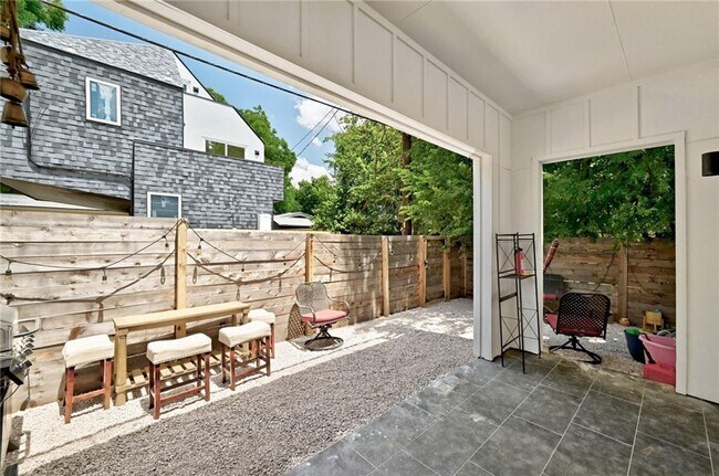 Building Photo - 5506 Evans Ave