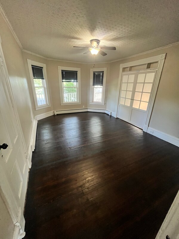 Building Photo - 387 S Elm St