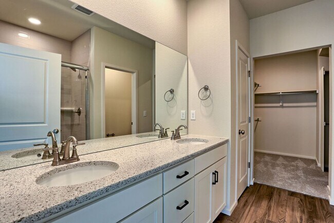 Building Photo - 4768 Champlain Dr