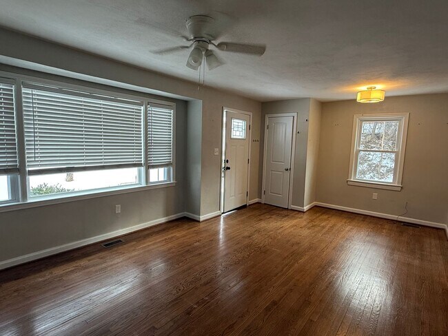 Building Photo - Beautiful Ranch located in Roanoke County