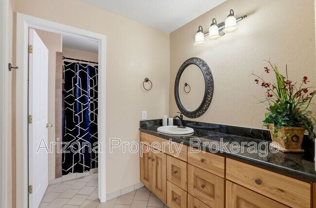 Building Photo - 919 E Monteleone St