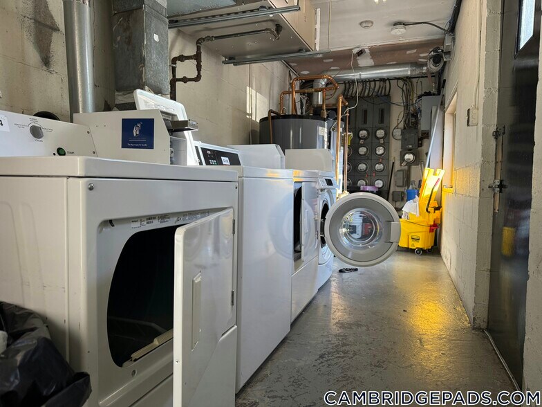 Building Photo - 20 Hubbard Ave