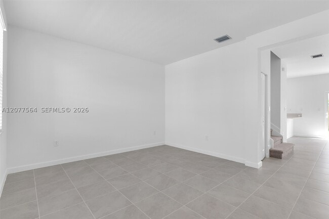 Building Photo - 2660 SE 28th Dr