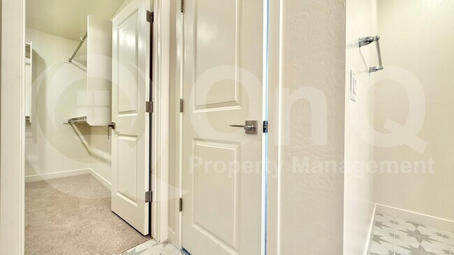 Building Photo - 1642 W Pima Ave