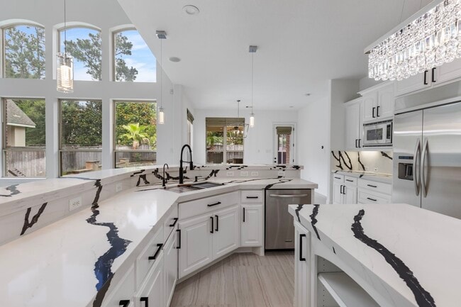 Building Photo - 18 Player Vista Pl