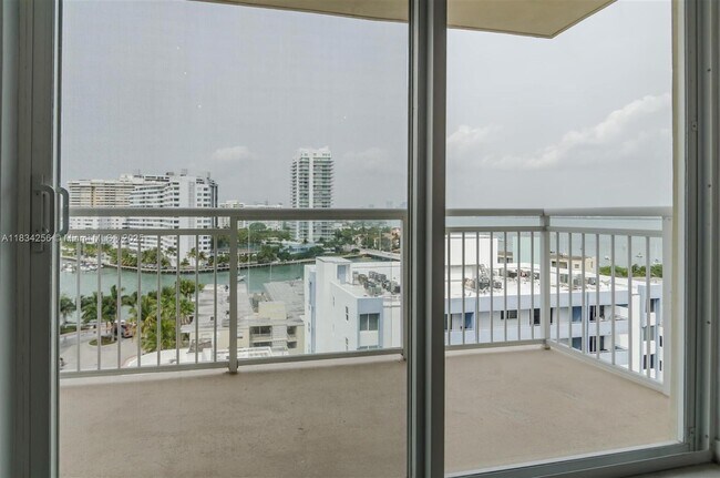 Building Photo - 1345 Lincoln Rd