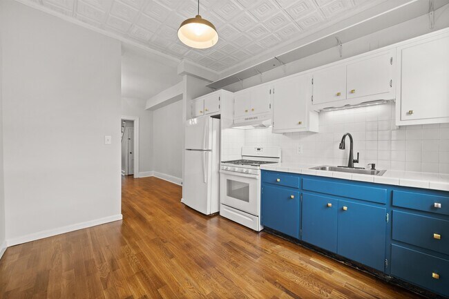 Primary Photo - 309 Summit Ave