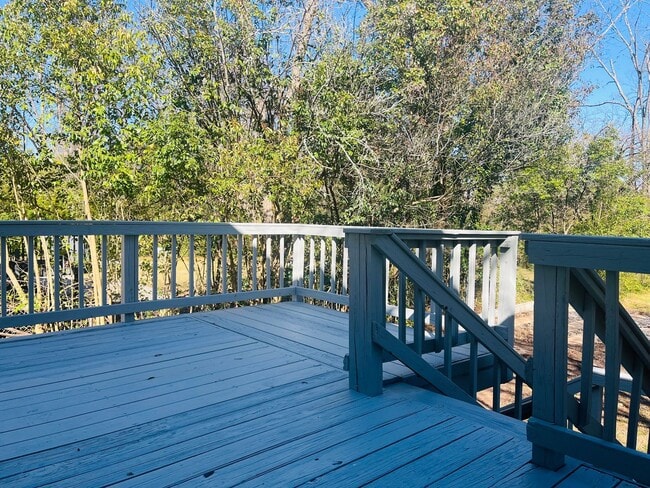 Building Photo - Adorable cottage style home with large fenced in backyard near Downtown Lagrange! Must see!