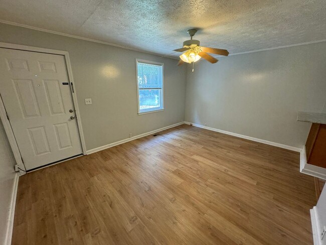 Building Photo - Milledge Ave Ext 1693/1695