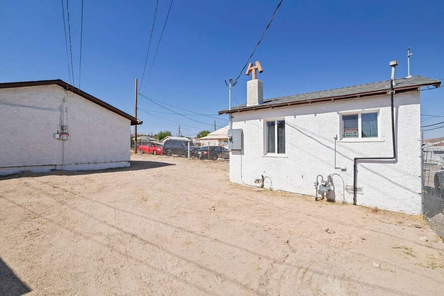Building Photo - 605 E Williams St