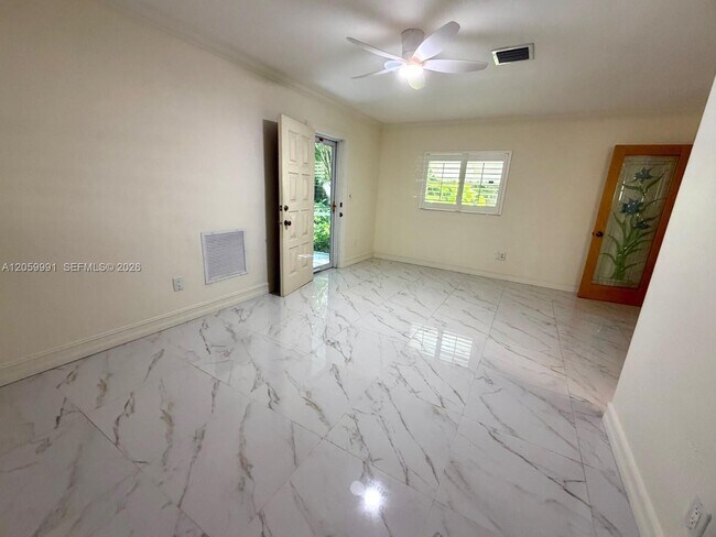 Building Photo - 2844 Coconut Ave