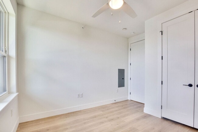 Building Photo - 1701 Simond Ave Ave