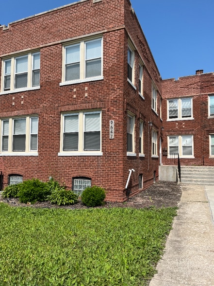 Building Photo - 9647 S Forest Ave