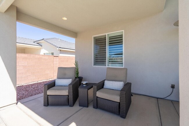 Building Photo - Stunning 5 Bed, 3 Bath Home with a 3 Car Garage