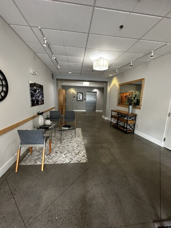 Building Photo - Best Unit in the Drake building!