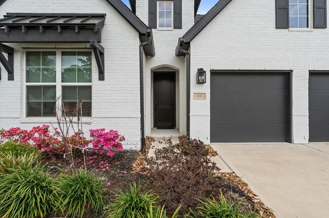 Building Photo - 9638 Birchwood Holw Trl