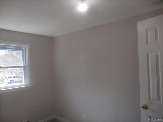 Building Photo - 14 Maurice Ln