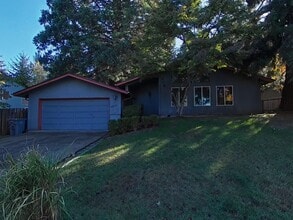 Building Photo - Recently Updated 3 Bedroom House ~ North C...