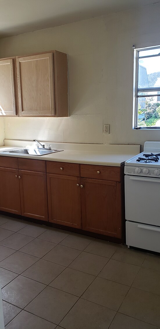 Building Photo - 1714 Glenoaks E Blvd