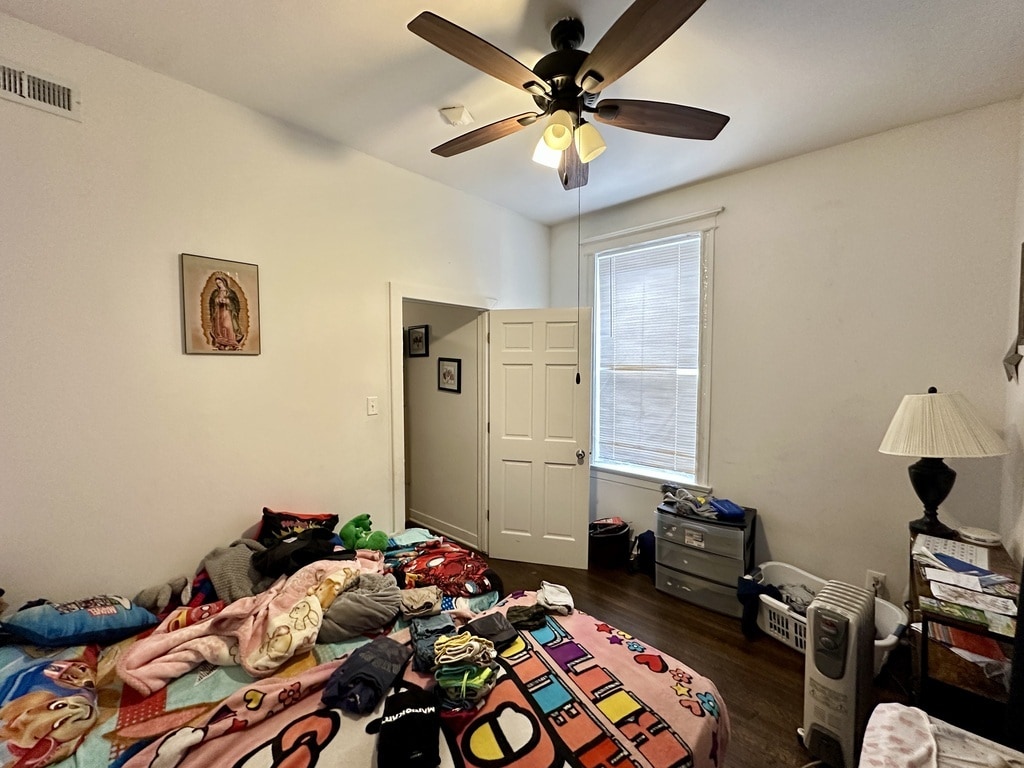 Building Photo - 5110 N Lincoln Ave