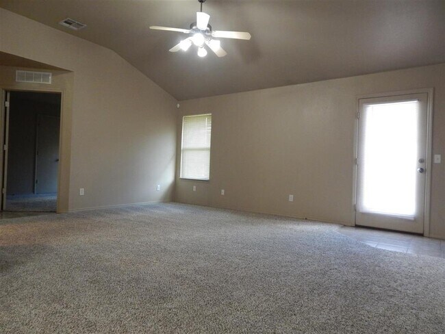 Building Photo - 3621 Vanguard Dr