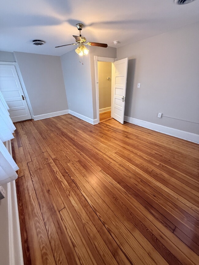 Building Photo - 627 Warren Ave.