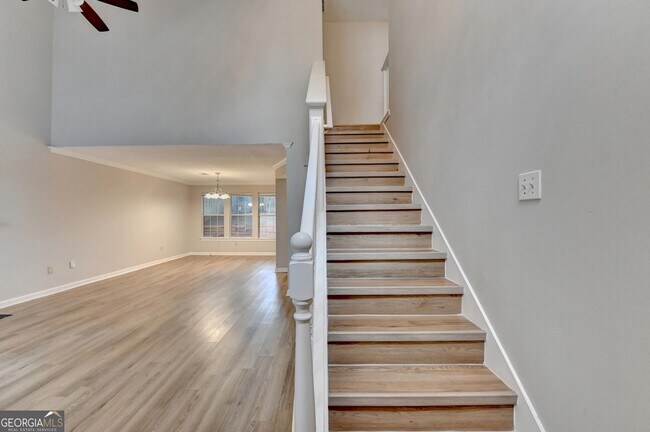 Building Photo - 2115 Glynmoore Dr