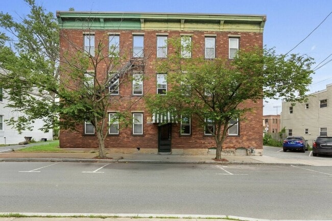 Building Photo - 23 Monroe St