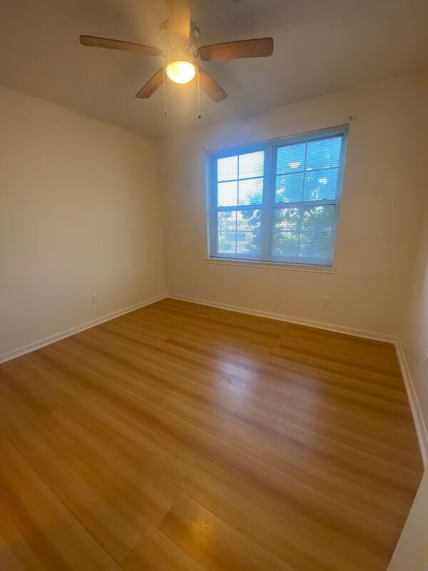 Building Photo - 860 N Orange Ave