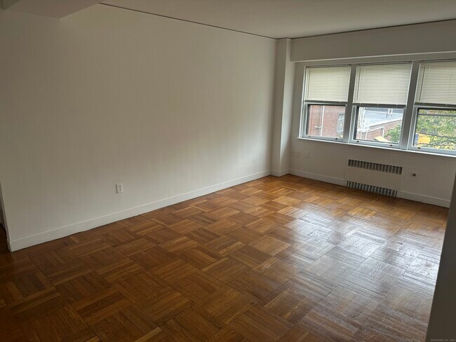 Building Photo - 230 Farmington Ave