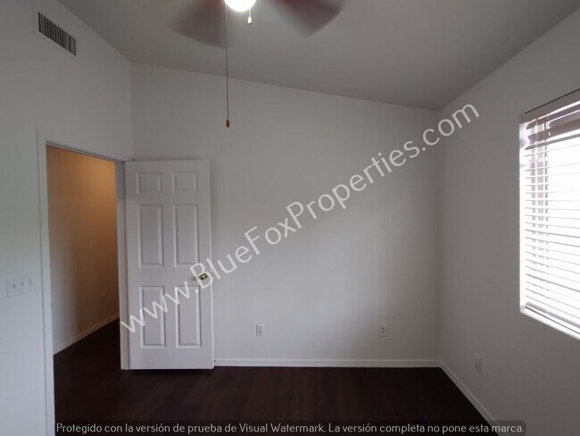 Building Photo - 915 N Silverleaf Oak Pl