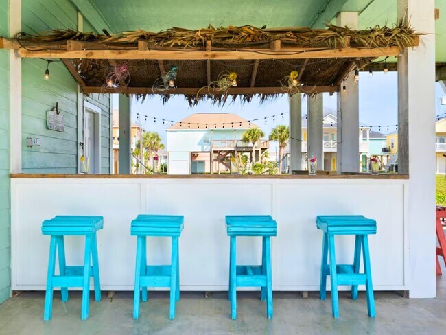 Building Photo - 986 Bahama Dr