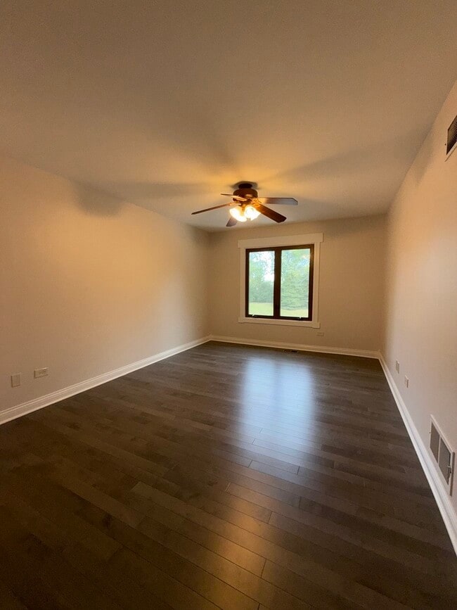 Building Photo - 9204 Drummond Dr