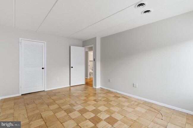 Building Photo - 2614 Fort Farnsworth Rd