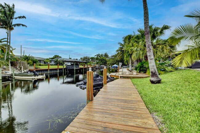 Building Photo - 1036 SW 26th Ave