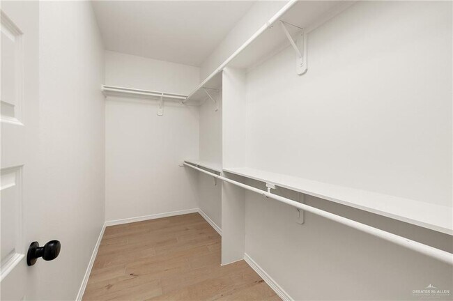 Building Photo - 15 S Links Dr