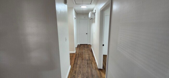 Building Photo - 3 bedroom home near base