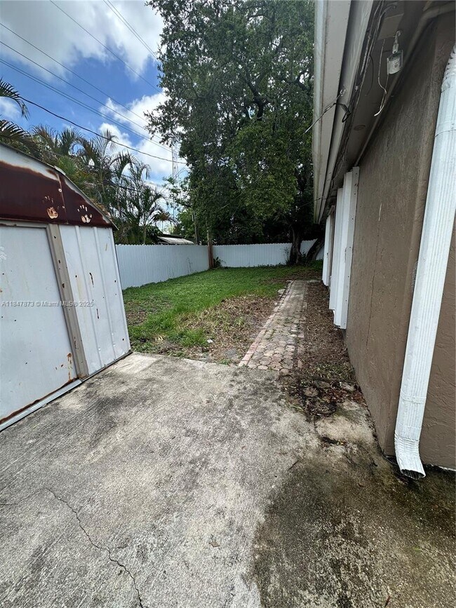 Building Photo - 4041 SW 50th St