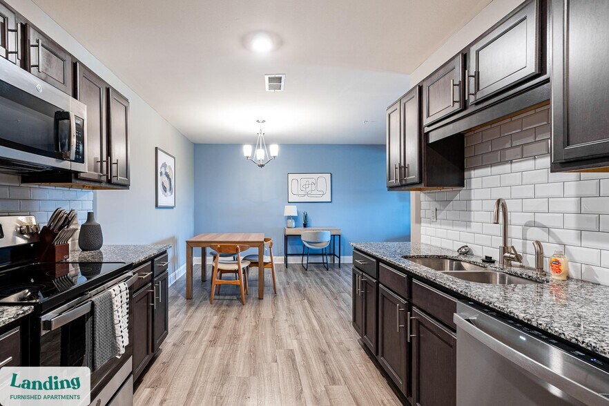 Building Photo - 305 Laredo Dr