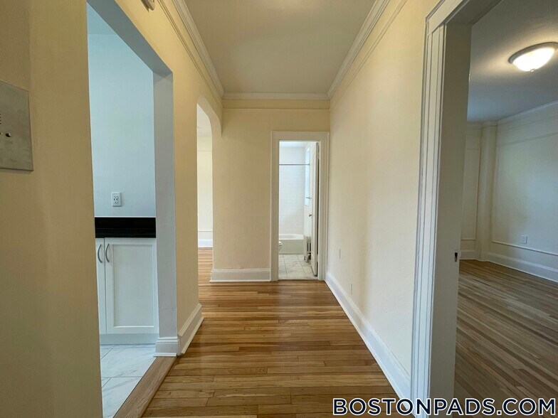 Building Photo - 100 Kilsyth Rd