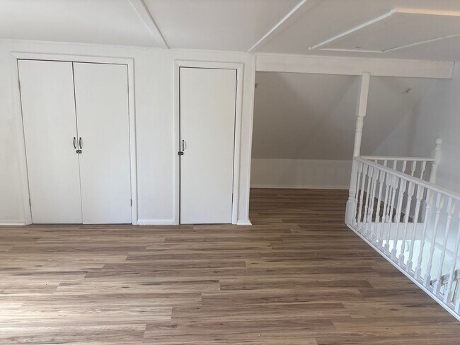 Building Photo - 1 Bedroom 1 Bath 2 Story Cottage-Suburban SD