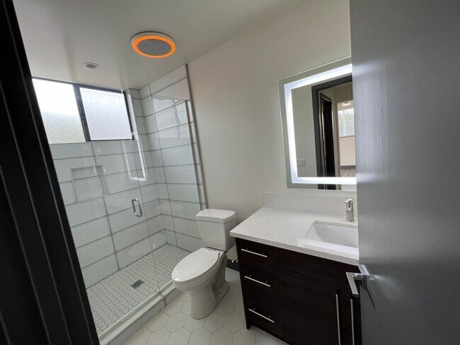 Building Photo - NEW SMART*4BD*4BA*TOWNHOME/ROOF DECK*CENTRAL AIR/HEAT*STAINLESS STEEL APPLIANCES*WASHER/DRYER IN ...