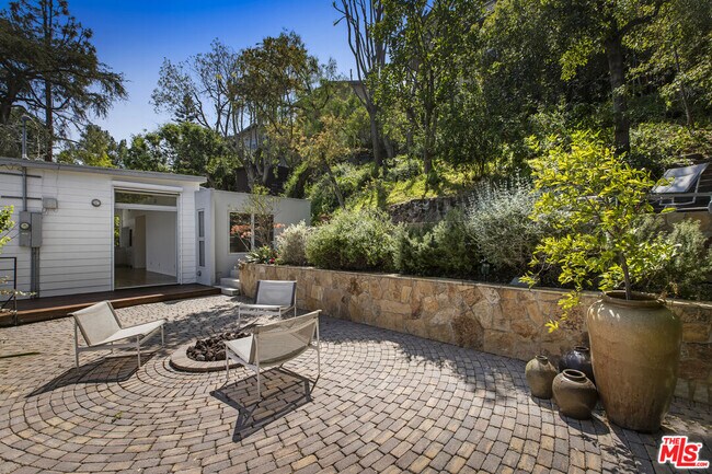 Building Photo - 631 Cross Ave