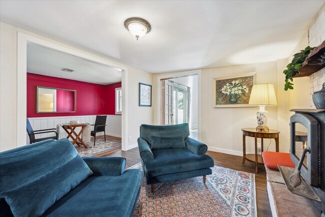 Building Photo - 2733 S Riverview Dr