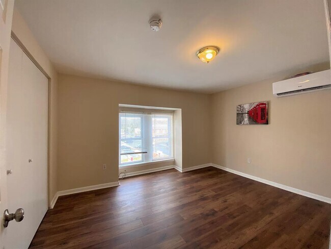 Bedroom - 420 E Baltimore Ave