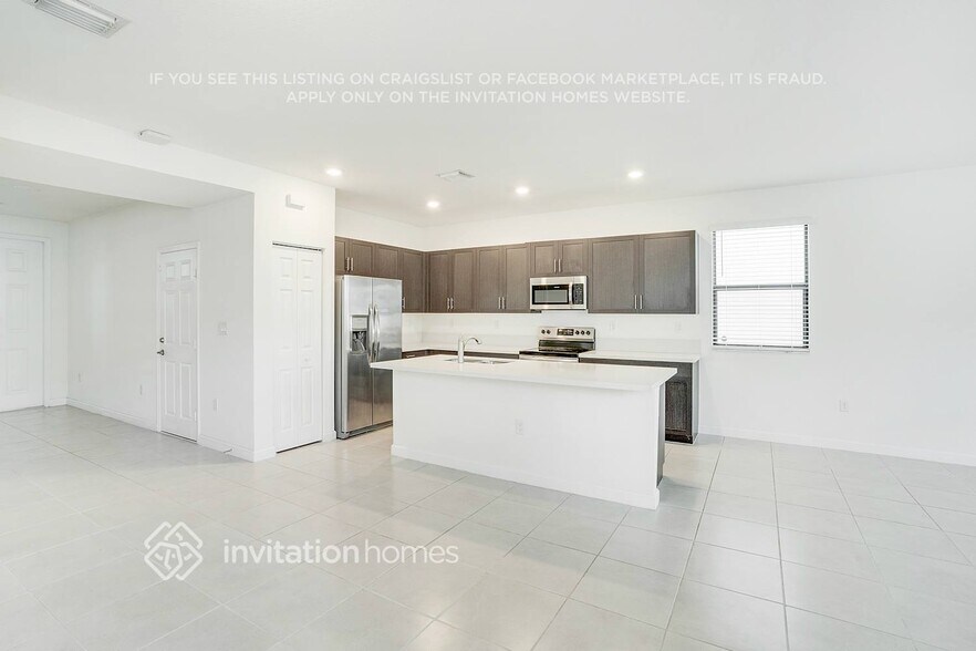 Building Photo - 2410 N 108th Dr