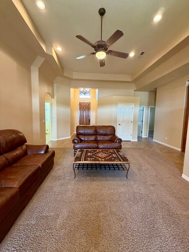 Building Photo - 1642 N Great Basin Dr