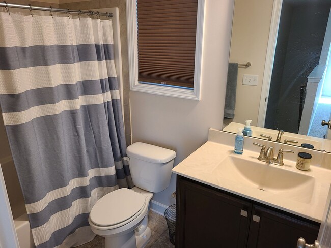 Building Photo - 3 Bedroom, 2.5 bath unfurnished home in Hampstead near Surf City