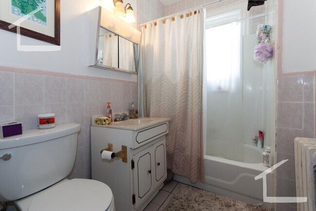 Building Photo - Huge 4 bed unit in Oak Square well below m...