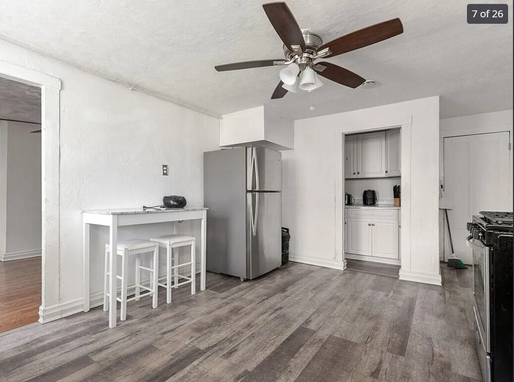 Building Photo - 173 School St